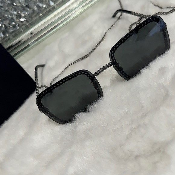 CHANEL 🖤
Interlocking CC Logo Square Sunglasses 🕶️ - Picture 5 of 12